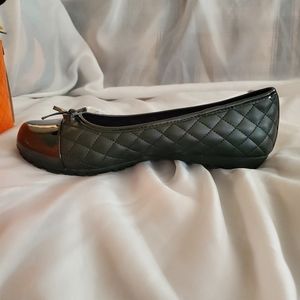 SafeTstep flats ,black quilted with bow 6.5 Wide